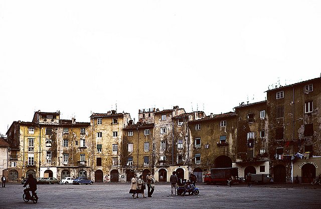 Lucca Piazza Anfiteatro Herbert Grabe